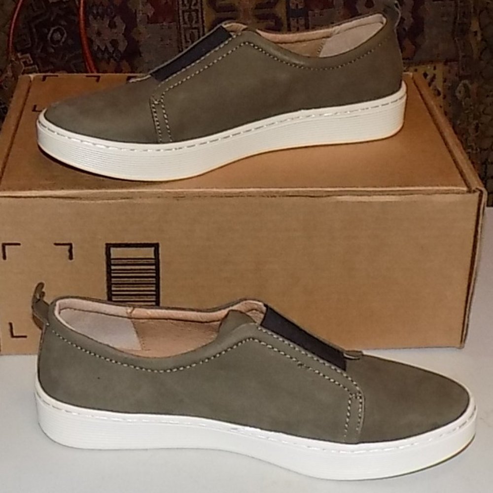 Sofft Safia Olive nubuck sneaker US9